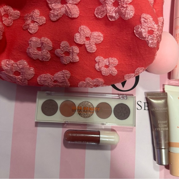 Ulta Beauty Floral Makeup and Bag - Picture 5 of 5